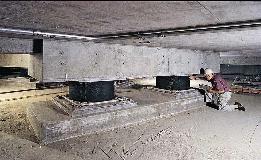 Diseño de Aislación Sísmica de Base en Concepción